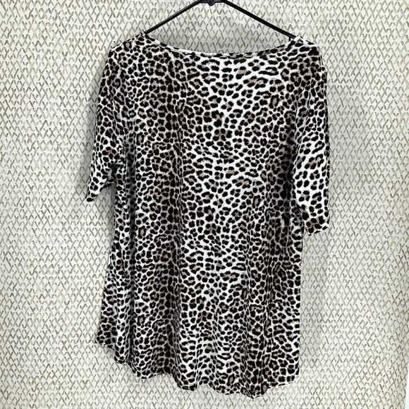 Avenue Women Top 14 Animal Print Pleated Stretch Short Sleeve Round Neckline NEW - Picture 2 of 7